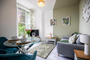 ANCHORAGE APARTMENT 3 - Close to the centre and the beach, located in Llandudno, North Wales